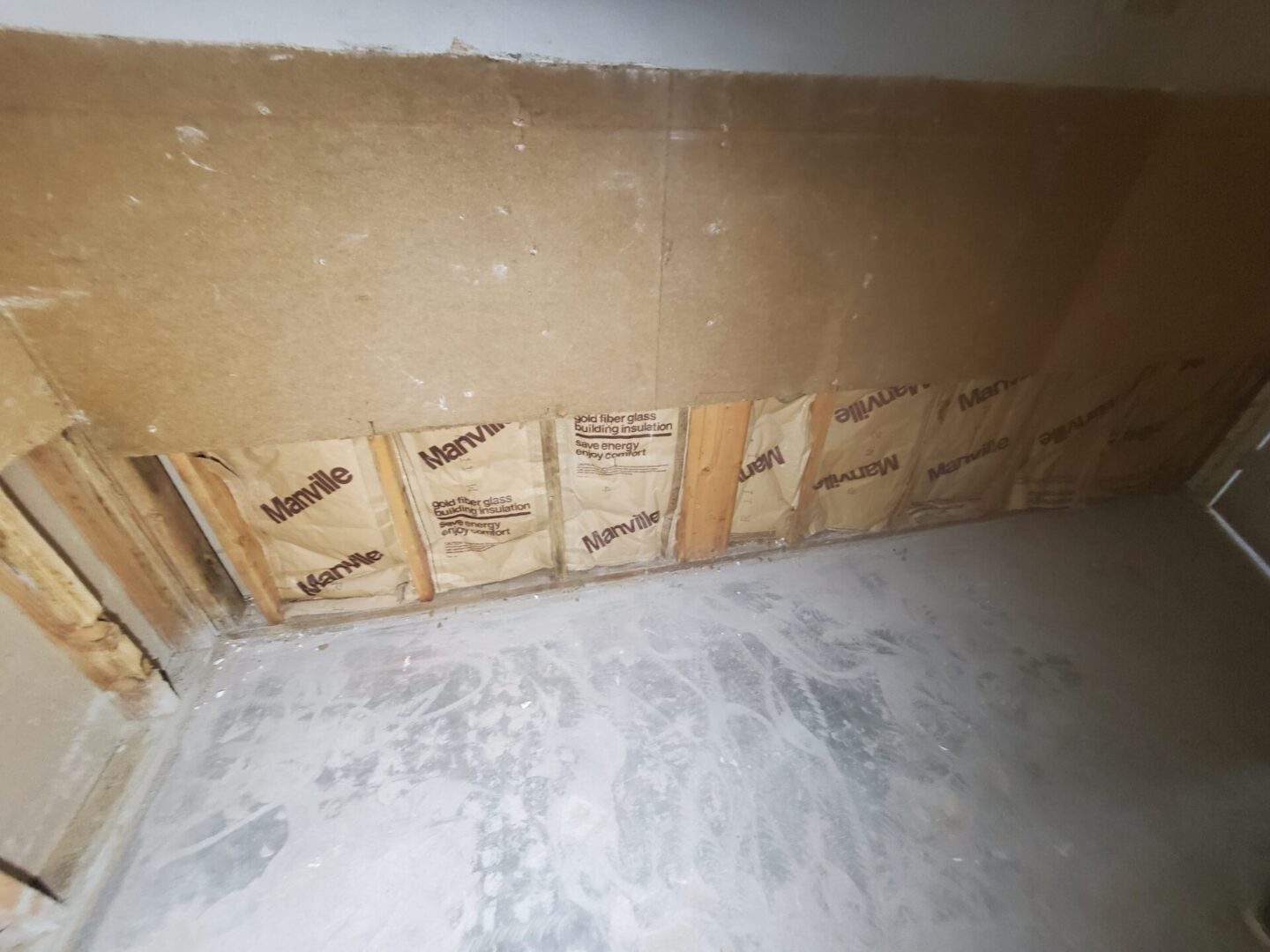 A room with some boxes on the floor