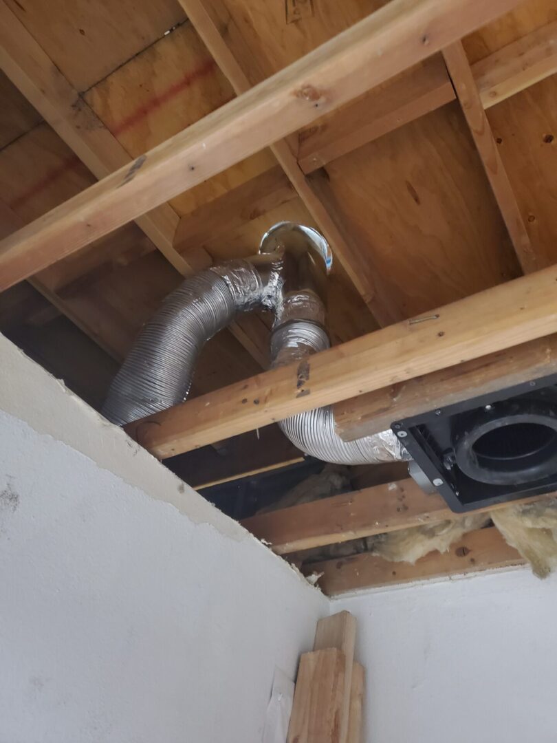 A pipe that is connected to the ceiling.