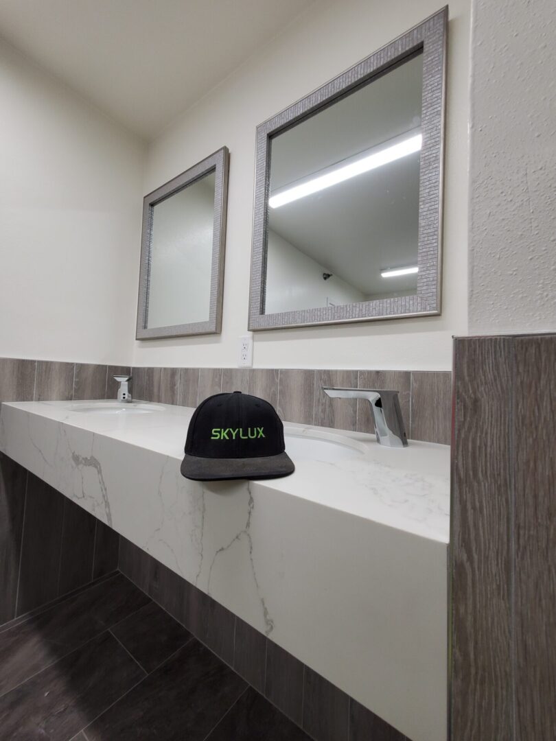 A bathroom with two sinks and mirrors in it