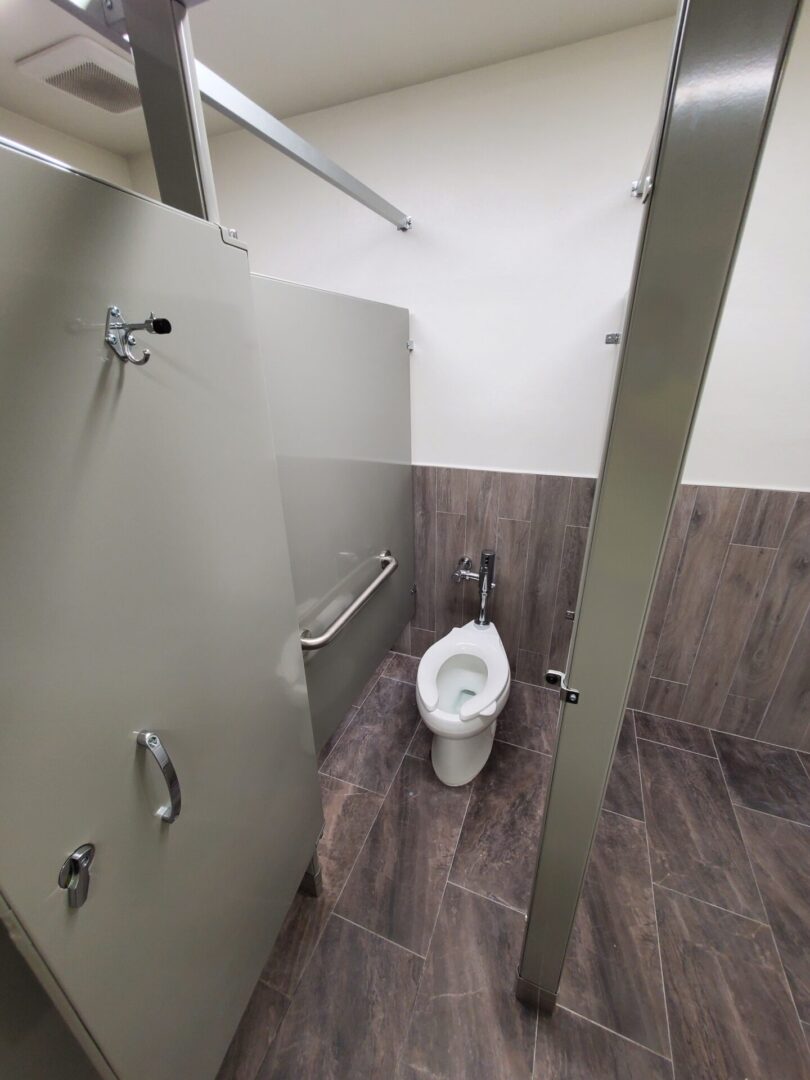 A bathroom with a toilet and a sink.