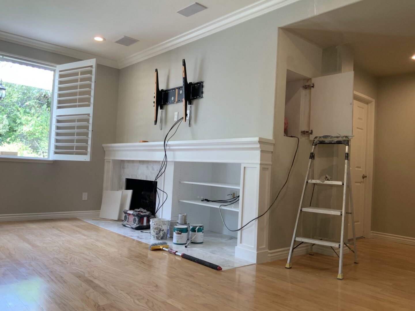 A room with a fireplace and a ladder in it