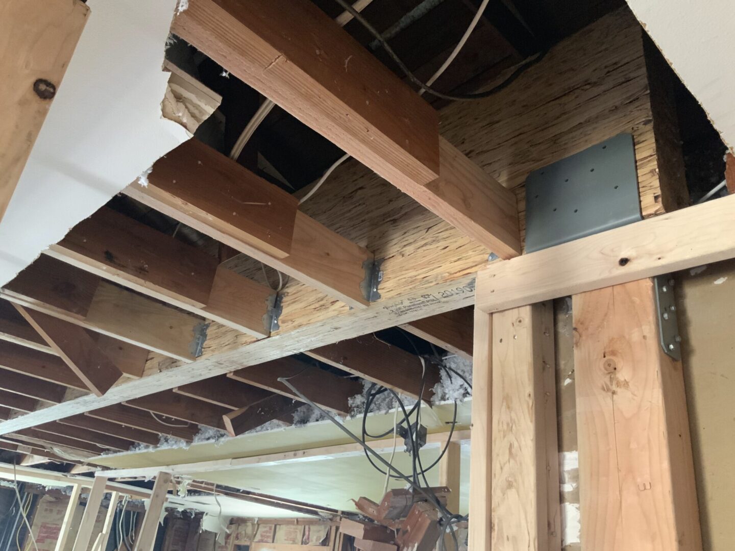 A room with wooden beams and a ceiling.